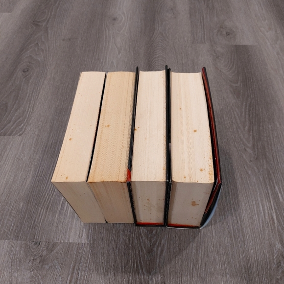 Twilight Book Series by Stephanie Meyer Set/4 - Picture 4 of 4